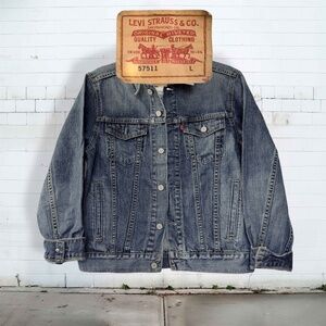 Vintage (90's/Y2K) Levi's - 57511 Trucker Workwear Jean Jacket, L Woman/M Men